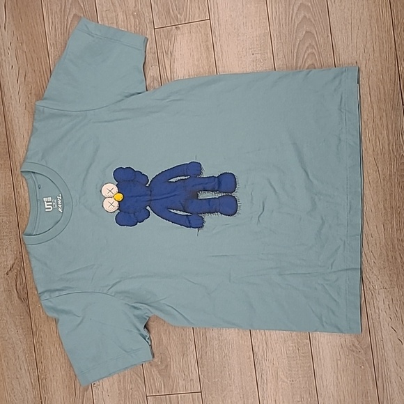 KAWS x Uniqlo Light Aqua Blue XX Art Abstract Cotton Medium‎ Mens T Shirt - Picture 1 of 5